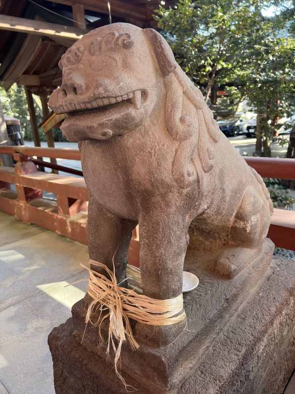 足止めの狛犬｜越谷久伊豆神社